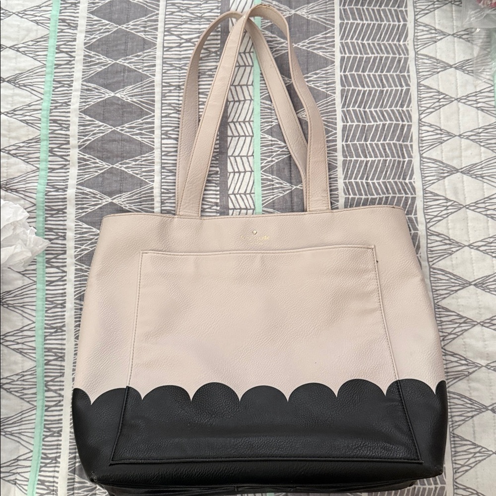 Kate Spade White & Black Lita Street Scallop Tote - Some Callouts